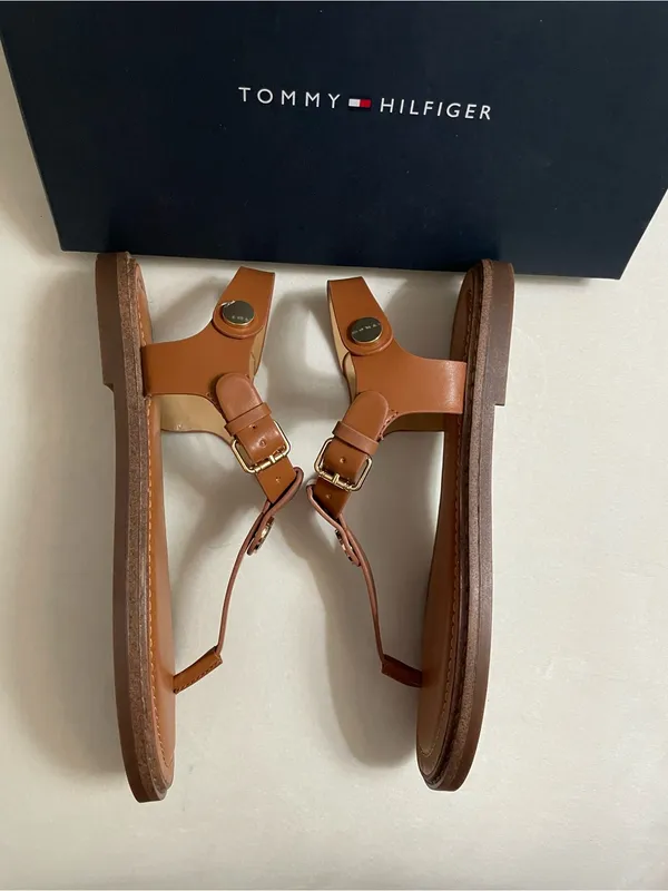 Tommy Hilfiger NIB Bennia Flat Thong Brown T-Strap Logo Sandals Shoes Size 6.5 - Image 11
