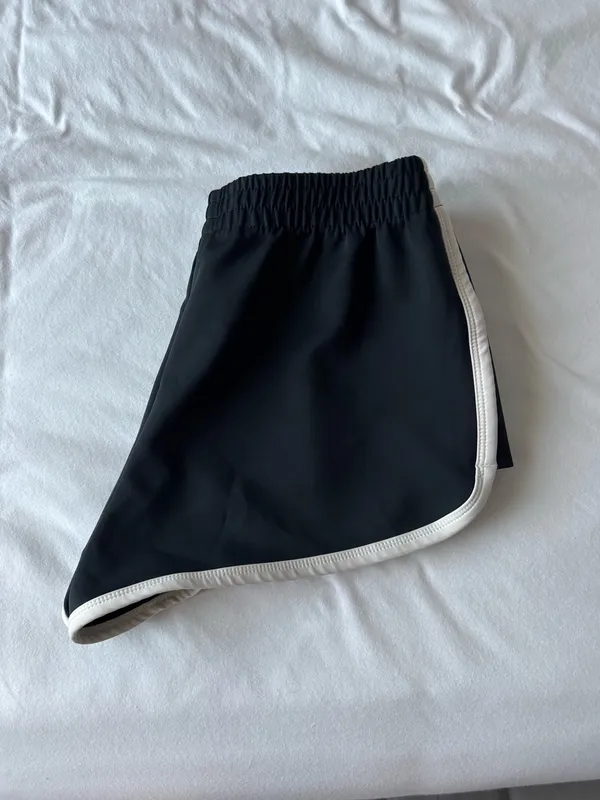Skims shorts  - Image 2