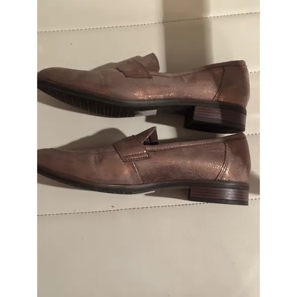 Clarks Women's Metallic Rose Gold‎ Loafer Shoes Size 7.5 M - Image 4