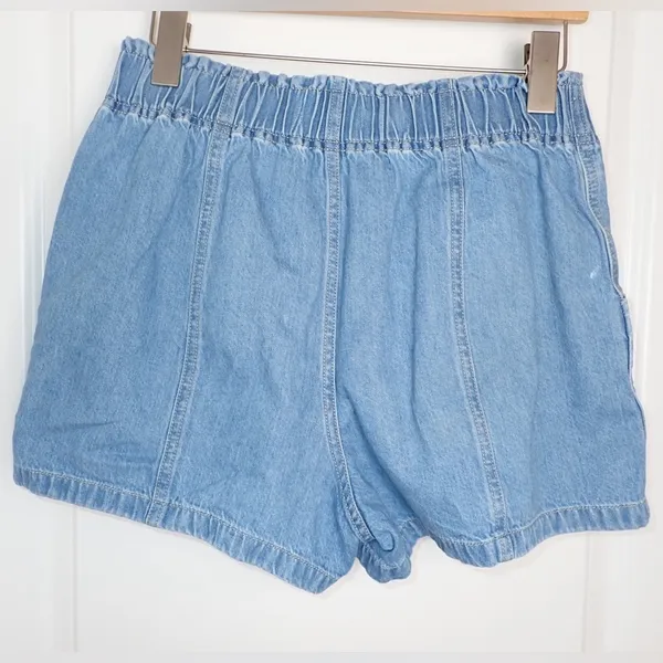 Madewell Denim Pul-On Paperbag Shorts in Bunten Wash size 26 - Image 2