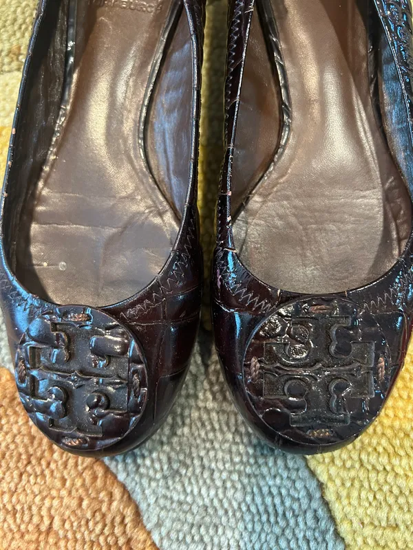 Tory Burch Reva Dark Brown Patent Leather Ballet Flats with Snakeskin Size 6 US - Image 2