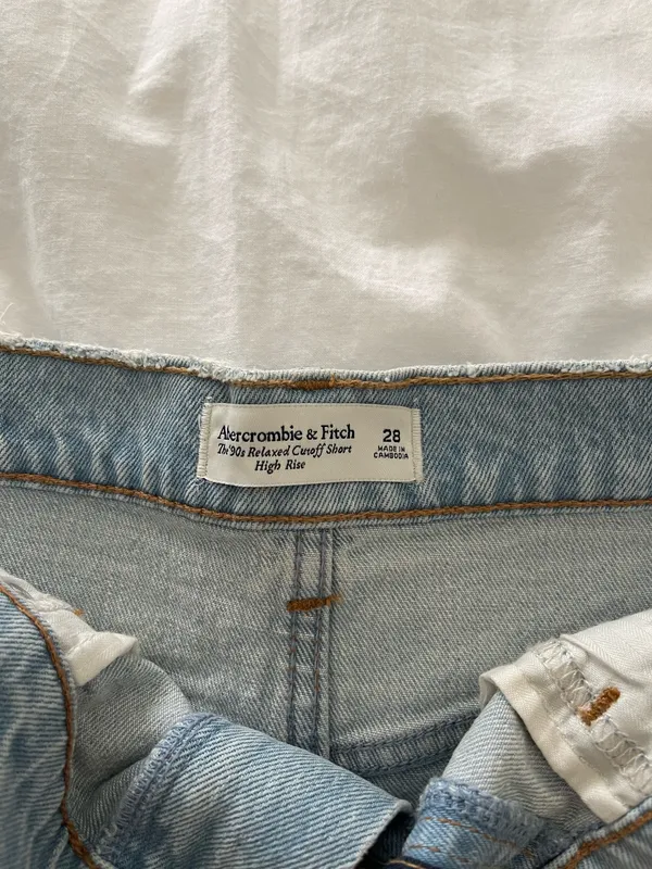 Abercrombie 90s Relaxed Cutoff Shorts - Image 3