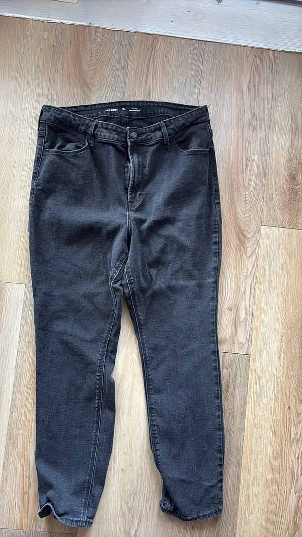 Old Navy Wow High-Rise Straight Jeans - Image 3