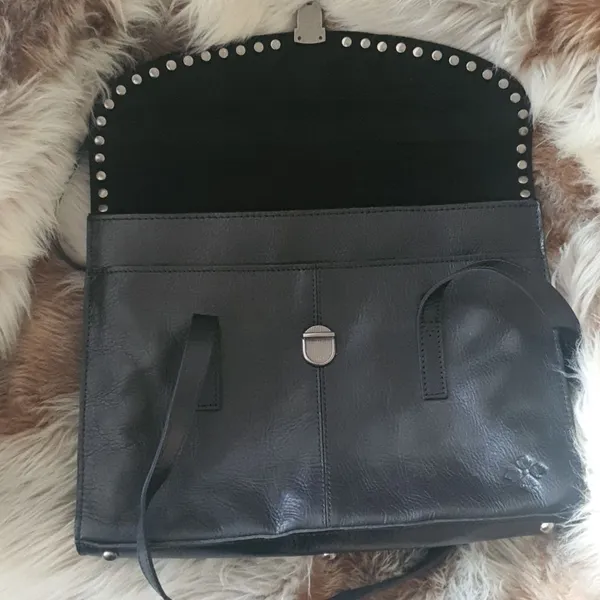 Patricia Nash Black Leather Bag with Silver Accents - Image 8