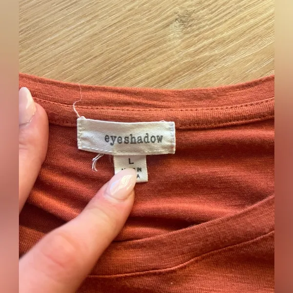 Eyeshadow Burnt Orange knotted shirt. Size Large. - Image 2