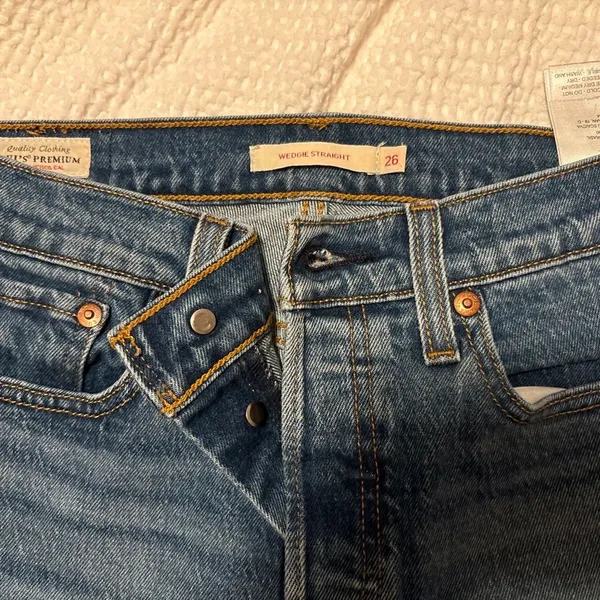 Levi’s Wedgie Jeans Size 26 - Image 3