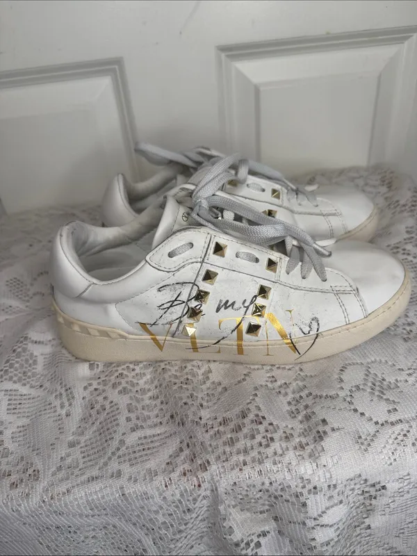 Valentino Garavani White Leather Studded Lace-Up Sneakers with gold Sz 6.5 - Image 2