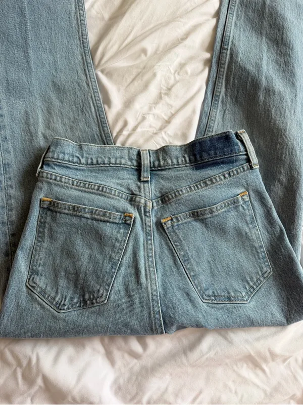 Abercrombie & Fitch Ultra High Rise 90s Straight Jeans - Image 4