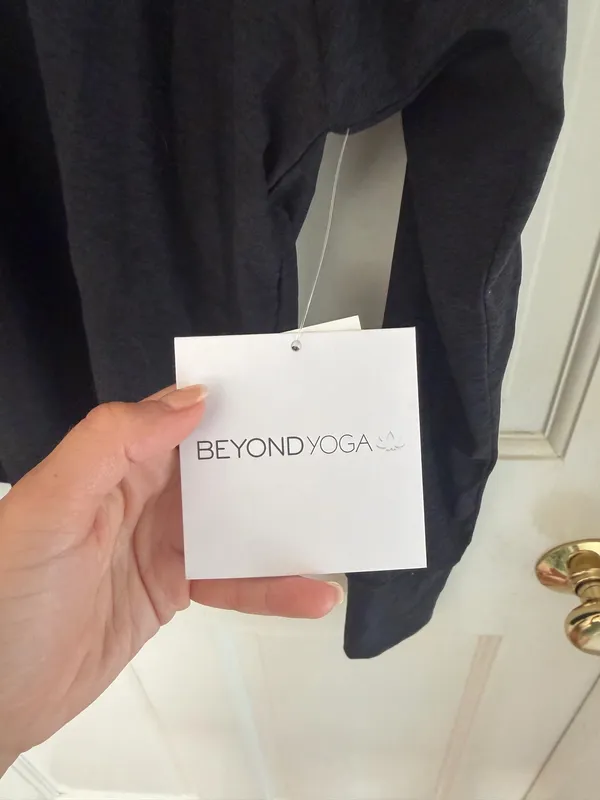 Beyond Yoga Dark Long Sleeve Activewear Top — XS NWT - Image 3