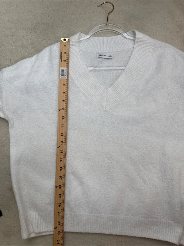 Hollister White Comfy Cloud Oversized V-Neck Sweater Size Small - Image 8