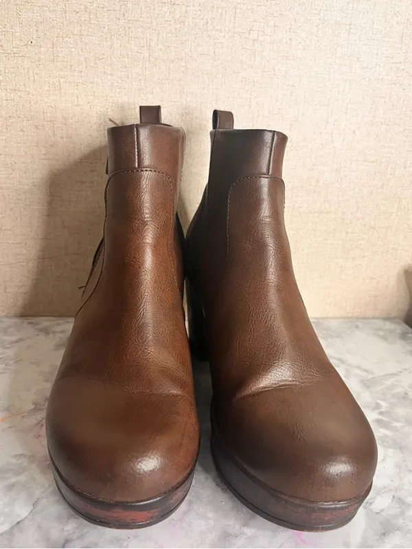 b.o.c. Brown Leather Ankle Booties with Side Zip and Wooden Heel - Image 3