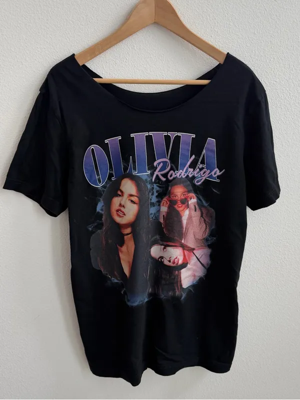 Olivia Rodrigo off-the-shoulder black graphic tee - Image 2