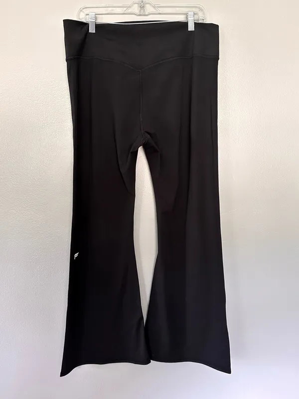 NWT Fabletics Oasis PureLuxe Kick Flare Leggings Black 3X Short - Image 7