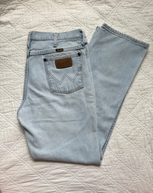 Wrangler light wash jeans - Image 3