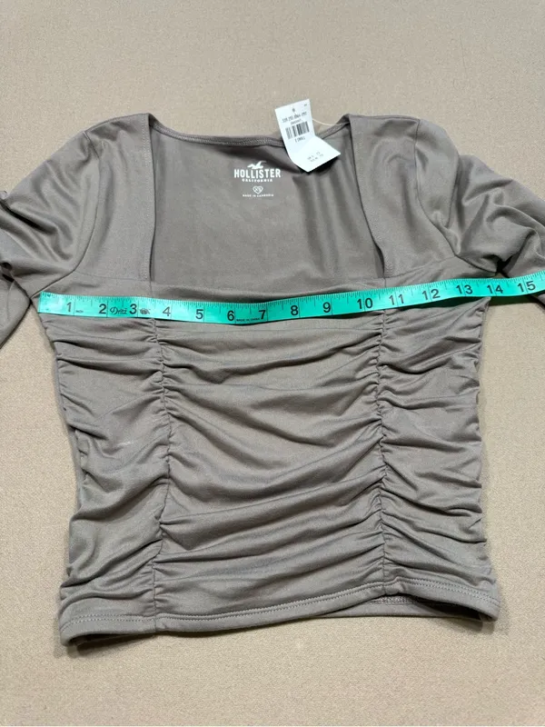 Hollister Taupe Ruched Square-Neck Long Sleeve Crop Top - Image 4