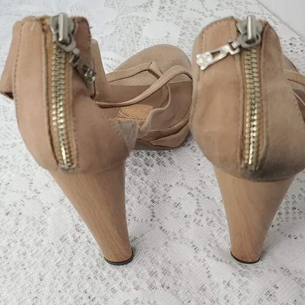 BCBGMAXAZRIA Jasmin suede ankle strap wood heel strappy heels sz 8 - Image 4