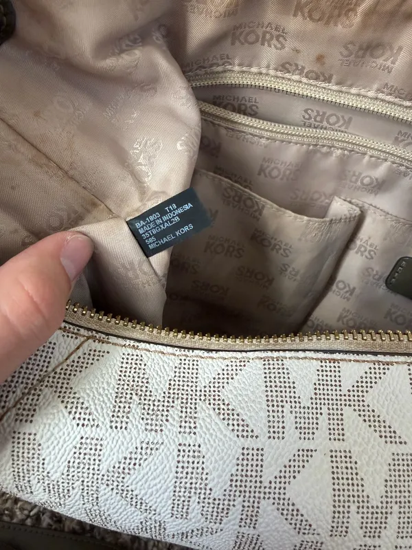 Michael Kors Aria Shoulder Bag Gold Hardware Green and Cream - Image 9