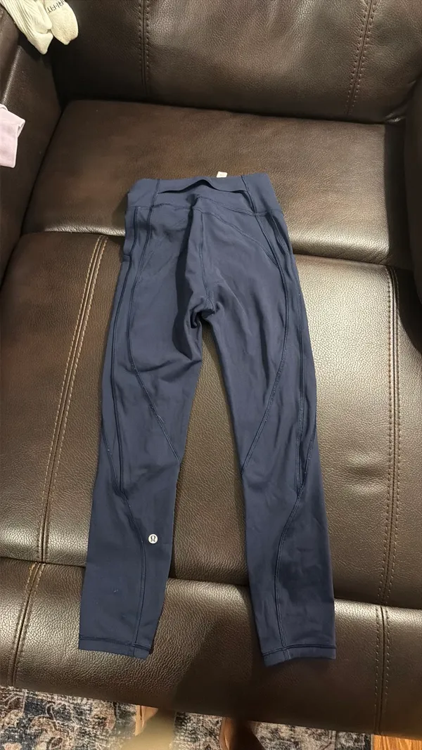 Navy Lululemon leggings - Image 3