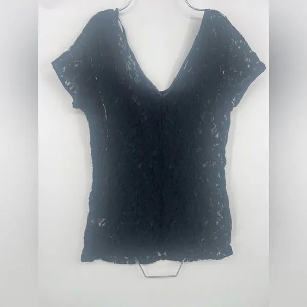 Banana‎ republic women's lace, black shirt, size medium - Image 4