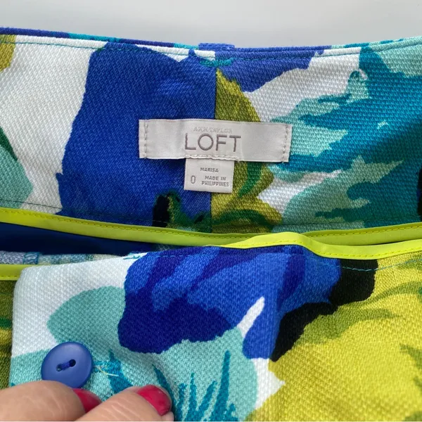 LOFT Blue Floral Cotton Blend Shorts - Image 7