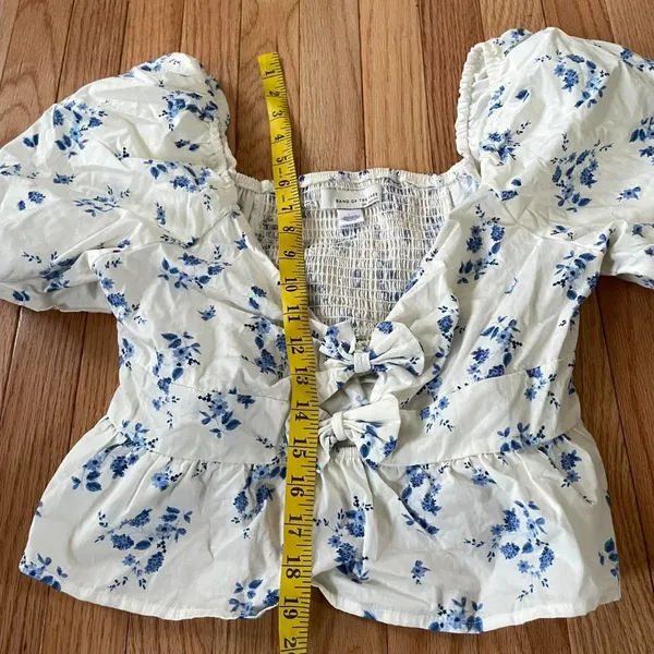 White Blue Floral Peplum Top Large Cottagecore Coquette Puff Sleeve Tie Front - Image 7