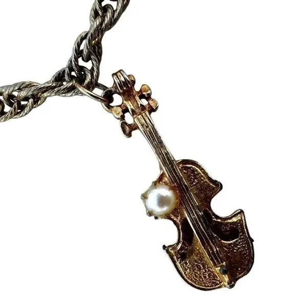 Vintage gold tone faux pearl instrument charm bracelet - Image 8