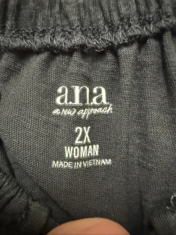 NWT a.n.a Black Off-Shoulder Long Sleeve Tie-Front Top Size 2X - Image 2