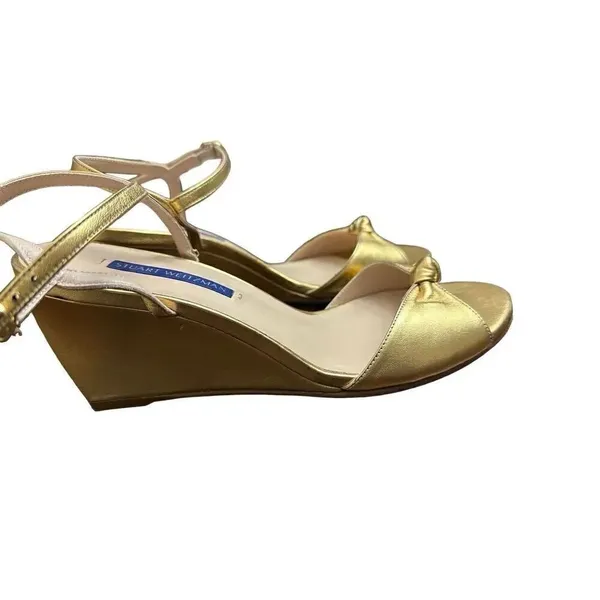 $425 Stuart Weitzman Gloria Leather Wedge Sandal Platino Metallic 71/2 - Image 3