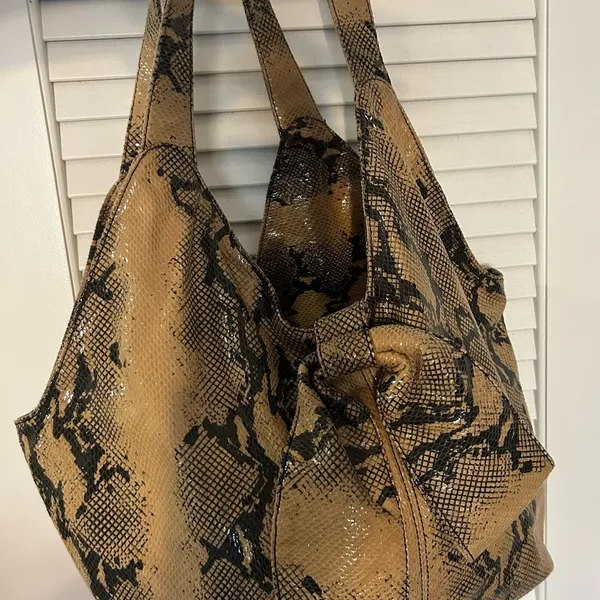 MELIE BIANCO CHIC Snakeskin Tote Bag-really cute-bow on front - Image 4