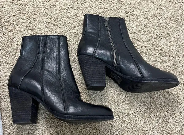 Frye Essa Seam Bootie Black Leather Western Almond Toe Ankle Zip Sz 6.5 - Image 7