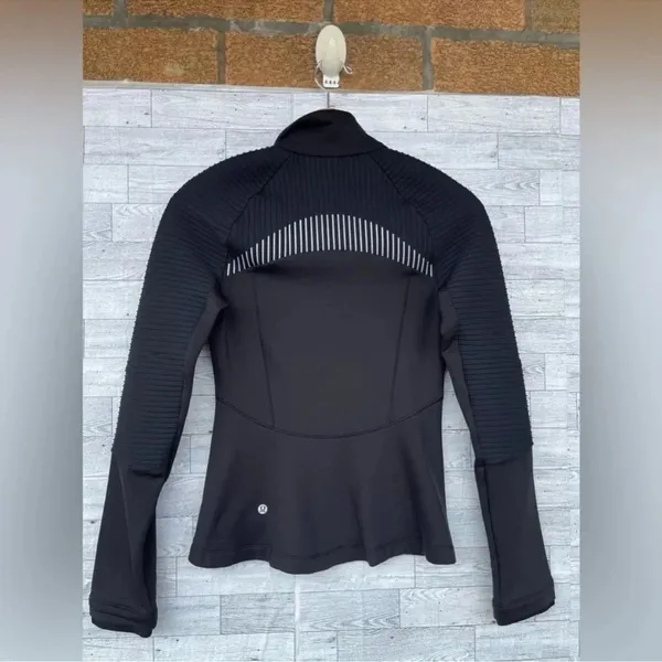 Lululemon Chill Going Strong Jacket size 4 - Image 12
