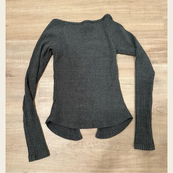 Joah Brown Hook & Eye Long Sleeve Top! - Image 3