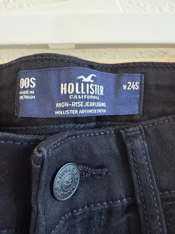 Hollister Ripped Black Skinny Jeans - Image 4