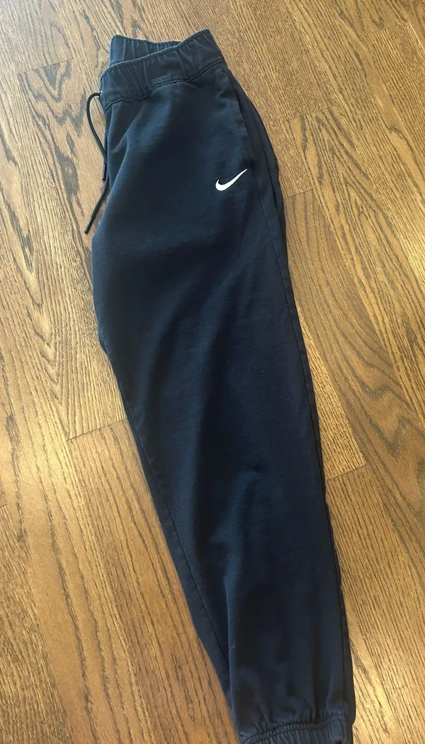 Nike Women’s Black Solo Swoosh Sweatpants - Image 4