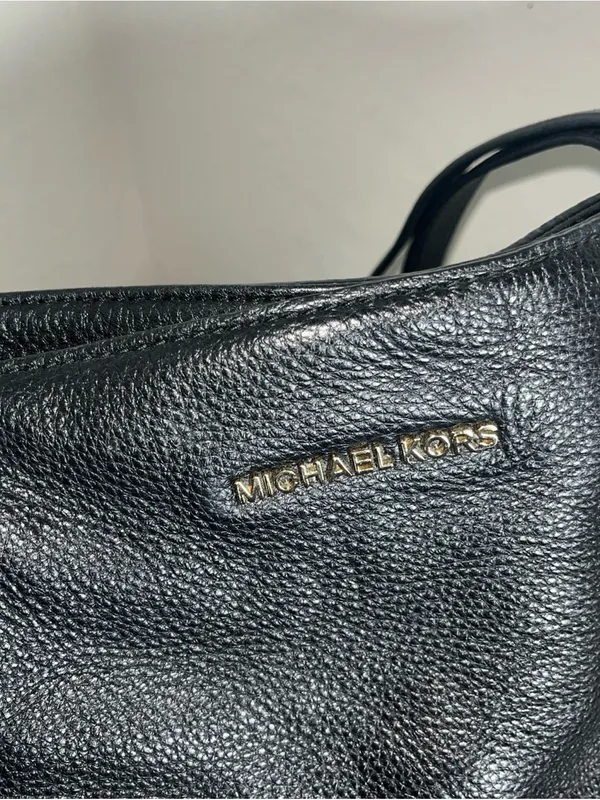 MICHAEL Michael Kors Black Pebbled Leather Shoulder Tote with Gold Logo - Image 7