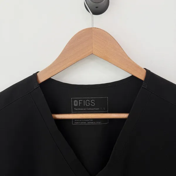 Women’s FIGS Technical Collection Black V Neck Scrubs Top Size Large L - Image 3