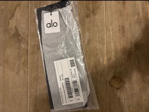Alo Yoga Headband Black - Image 3