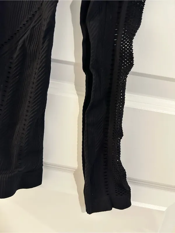 Athleta Oxygen Mesh Top Black Size XS - Image 6
