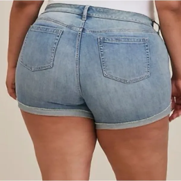 Torrid 5 INCH VINTAGE STRETCH MID-RISE SHORT SIZE 26 - Image 2