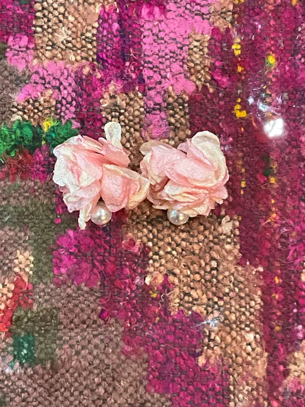 Pink flower earrings with pearl - Image 3