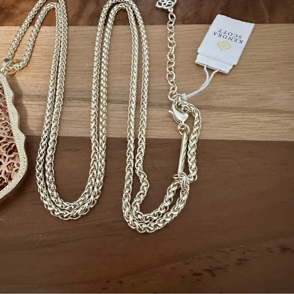 NWT Kendra Scott Aiden Filigree Pendant Necklace Gold Chain & Rose Gold Tone - Image 5