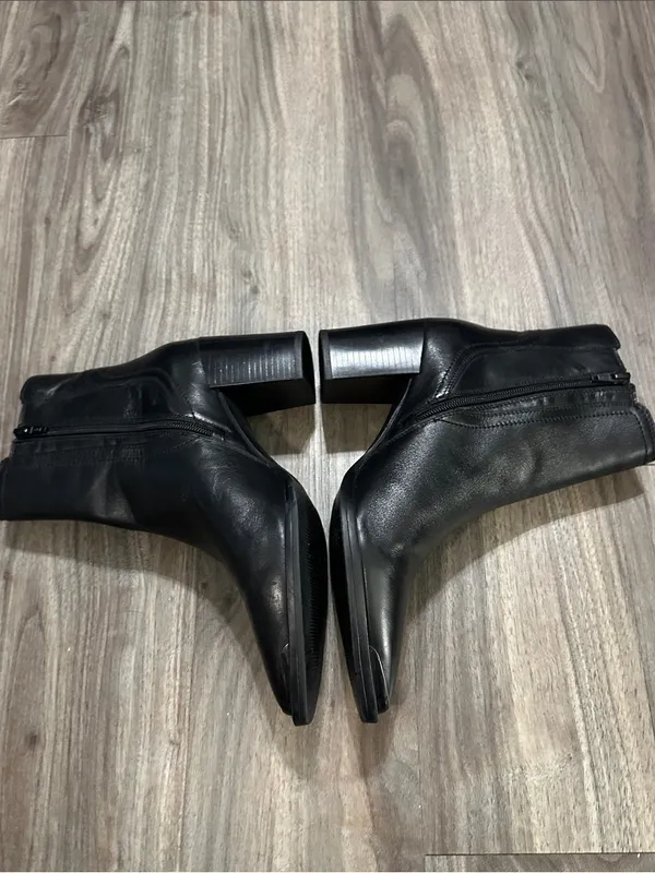House of Harlow 1960 Black Leather Chelsea Ankle Boots - Image 8