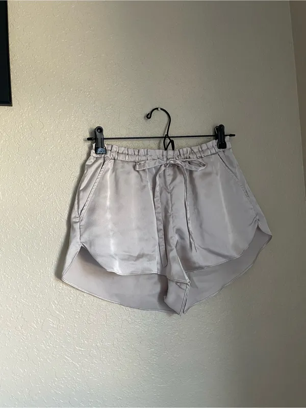Abercrombie & Fitch Satin Sleep Shorts Size S Champagne Cream Flowy Fluttery - Image 2