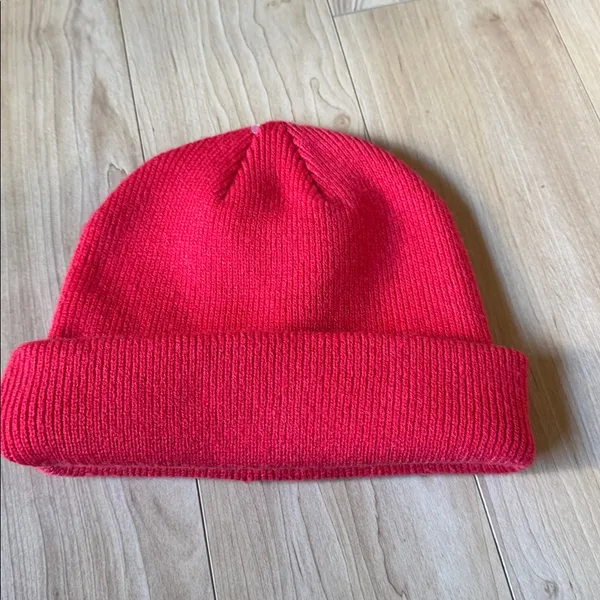 ALO Yoga Red Beanie - Image 2