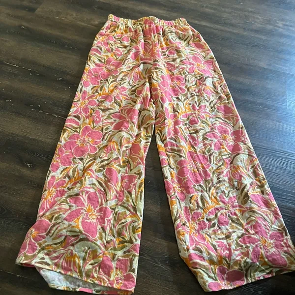 Sadie & Sage Pink and Orange Floral Pants - Image 2