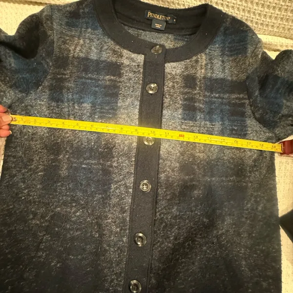 Pendleton Women’s small Plaid Wool Cardigan 45%wool - Image 3