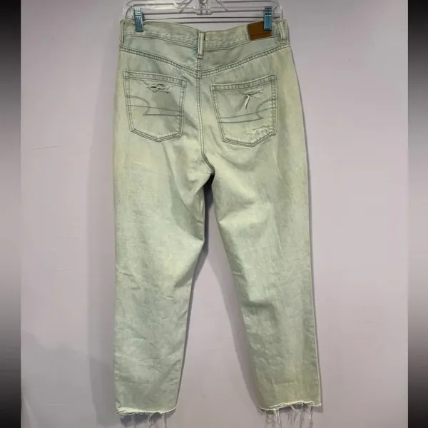 Light‎ wash American Eagle mom Jean - Image 5