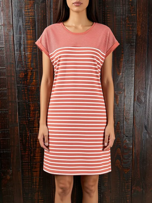 Levi’s Striped Casual T-shirt Dress - Image 2