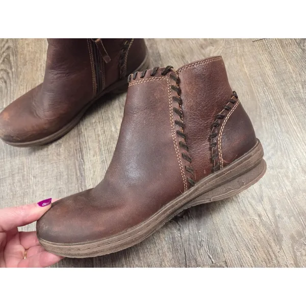 Comfortiva Align Bootie Zip Leather Weather Proof Ankle Boots Size 7.5M Brown - Image 2