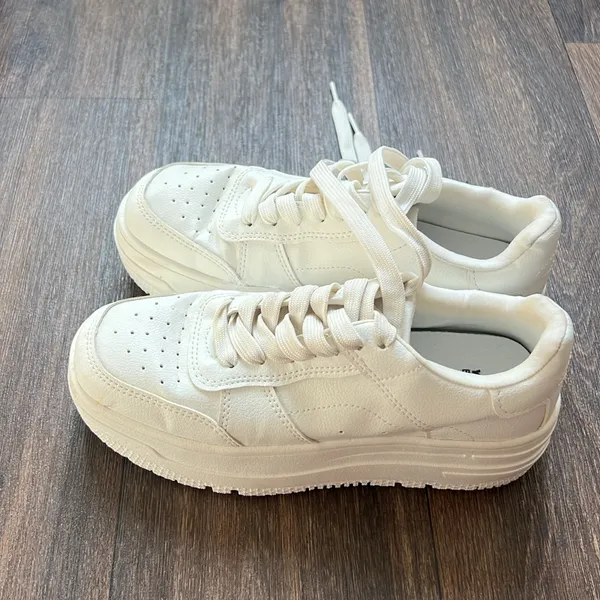Berksha White Sneakers - Image 3